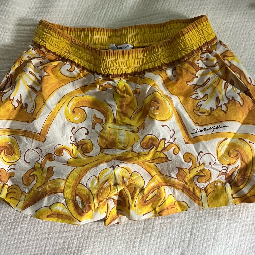 Dolce & Gabbana seems to be in good condition.